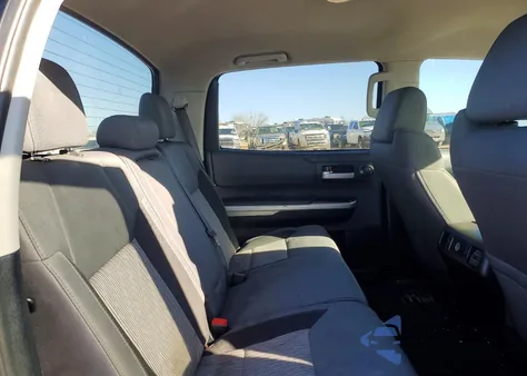 2015 Toyota Tundra Crewmax Sr5 z USA, uszkodzony, nr VIN 5TFEM5F13FX093409